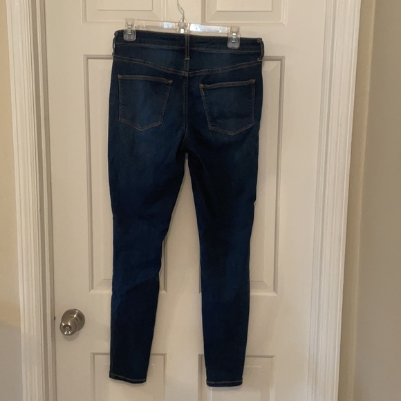 Universal Thread distressed jeans - Picture 3 of 5
